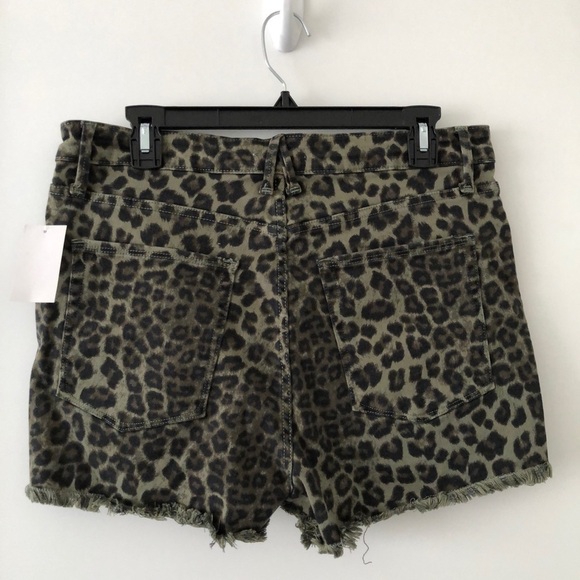Good American Green Sage Leopard Cutoff Shorts 14 - Picture 2 of 6